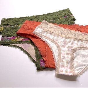 AUDEN 4 Lace Trim Panties/Bundle of 4